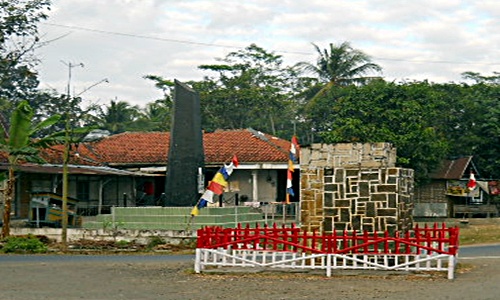 Monumen Palagan Sidobunder lama dan baru